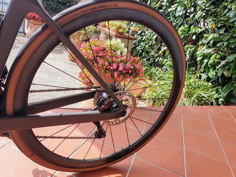Used Scott Addict RC 15 2024 2024 Road & Gravel, Light Gray — image 9 of 11
