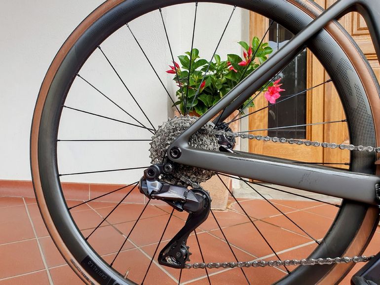 Used Scott Addict RC 15 2024 2024 Road & Gravel, Light Gray — image 2 of 11