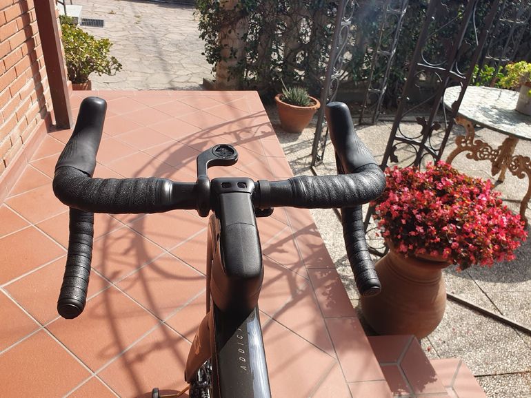Used Scott Addict RC 15 2024 2024 Road & Gravel, Light Gray — image 7 of 11