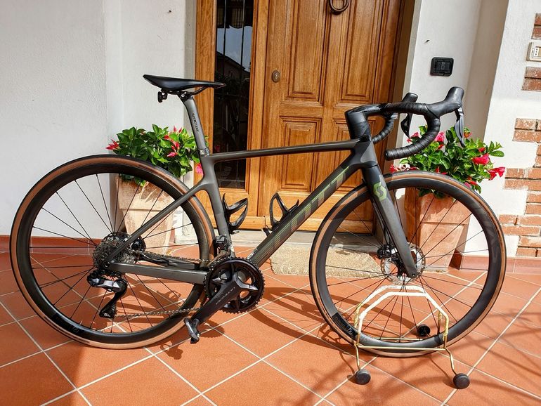 Used Scott Addict RC 15 2024 2024 Road & Gravel, Light Gray — image 1 of 11