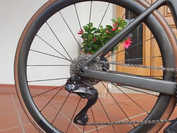 Used Scott Addict RC 15 2024 2024 Road & Gravel, Light Gray — image 5 of 11
