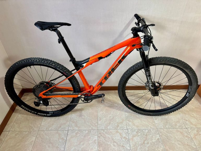 Used Trek Supercaliber Shimano XTR 2022 Mountainbike, Red — image 39 of 39