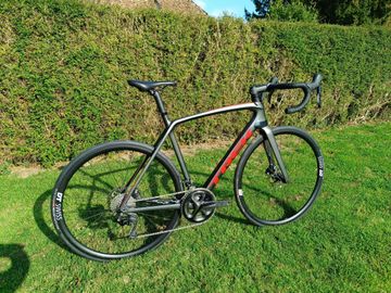 Used Trek Émonda SL 5 2023 2023 Road & Gravel, Light Gray — image 1 of 3