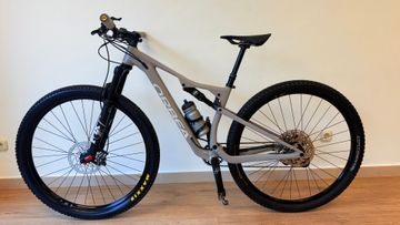 Used Orbea OIZ H30 2023 2023 Mountainbike, Light Gray, 29 — image 2 of 12