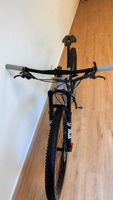 Used Orbea OIZ H30 2023 2023 Mountainbike, Light Gray, 29 — image 11 of 12