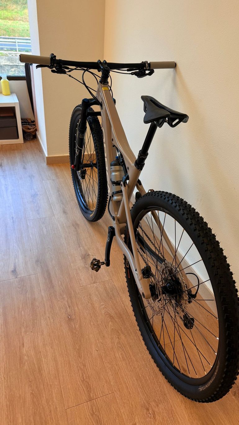 Used Orbea OIZ H30 2023 2023 Mountainbike, Light Gray, 29 — image 8 of 12