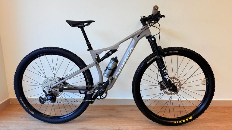 Used Orbea OIZ H30 2023 2023 Mountainbike, Light Gray, 29 — image 1 of 12