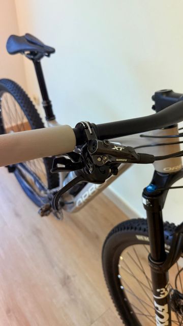 Used Orbea OIZ H30 2023 2023 Mountainbike, Light Gray, 29 — image 7 of 12