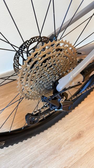 Used Orbea OIZ H30 2023 2023 Mountainbike, Light Gray, 29 — image 3 of 12
