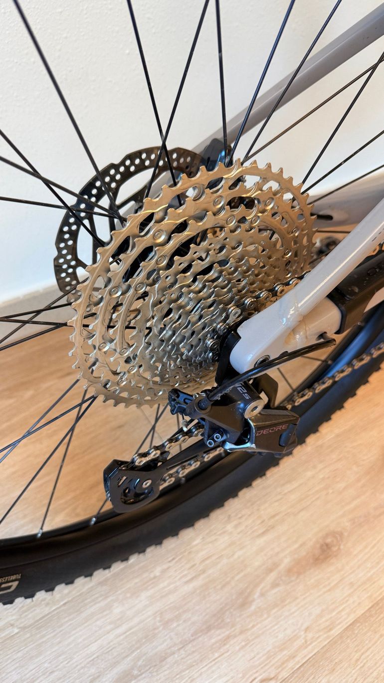 Used Orbea OIZ H30 2023 2023 Mountainbike, Light Gray, 29 — image 3 of 12