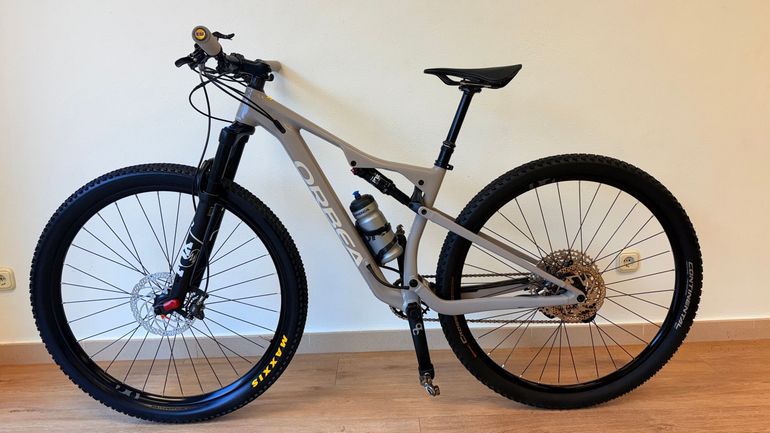 Used Orbea OIZ H30 2023 2023 Mountainbike, Light Gray, 29 — image 9 of 12