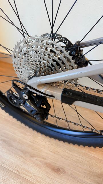 Used Orbea OIZ H30 2023 2023 Mountainbike, Light Gray, 29 — image 4 of 12