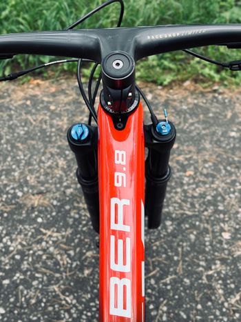 Used Trek Procaliber 9.8 2023 2023 Mountainbike, Red, 29 — image 2 of 11