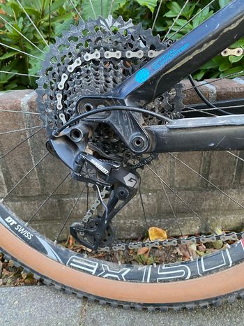 Used Canyon Strive CF 7 2017 2017 Mountainbike, Black — image 5 of 9