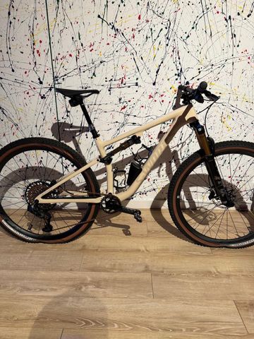 Used Specialized S-Works Epic EVO 2023 2023 Mountainbike, White, 29 — image 1 of 3