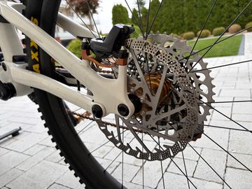 Used Specialized Stumpjumper EVO Pro 2023 2023 Mountainbike, White, 29 — image 9 of 21