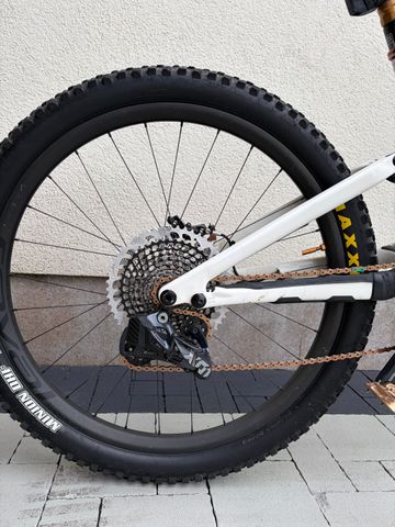 Used Specialized Stumpjumper EVO Pro 2023 2023 Mountainbike, White, 29 — image 10 of 21