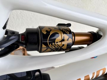 Used Specialized Stumpjumper EVO Pro 2023 2023 Mountainbike, White, 29 — image 3 of 21