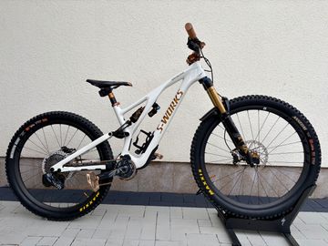 Used Specialized Stumpjumper EVO Pro 2023 2023 Mountainbike, White, 29 — image 1 of 21