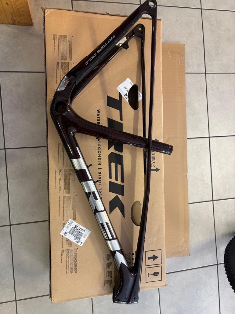 Used Trek Procaliber 9.7 AXS Gen 3 2025 Frameset 2025 Mountainbike, Black, 29 — image 1 of 7