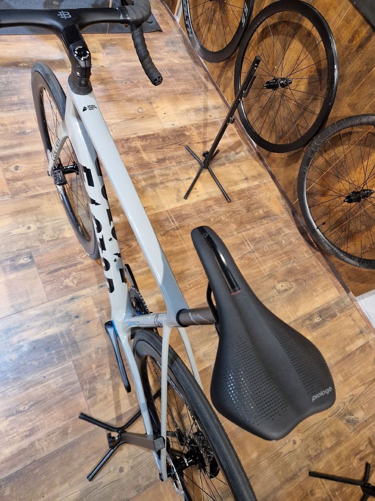 Used Factor O2 Shimano Ultegra Di2 2025 Road & Gravel, Light Gray — image 5 of 6