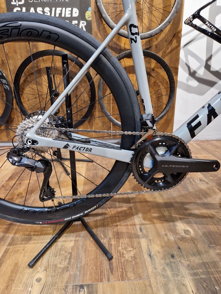 Used Factor O2 Shimano Ultegra Di2 2025 Road & Gravel, Light Gray — image 3 of 6