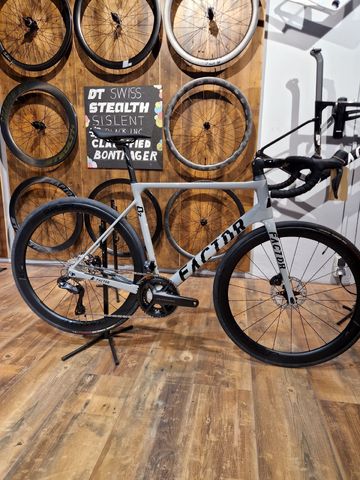 Used Factor O2 Shimano Ultegra Di2 2025 Road & Gravel, Light Gray — image 1 of 6