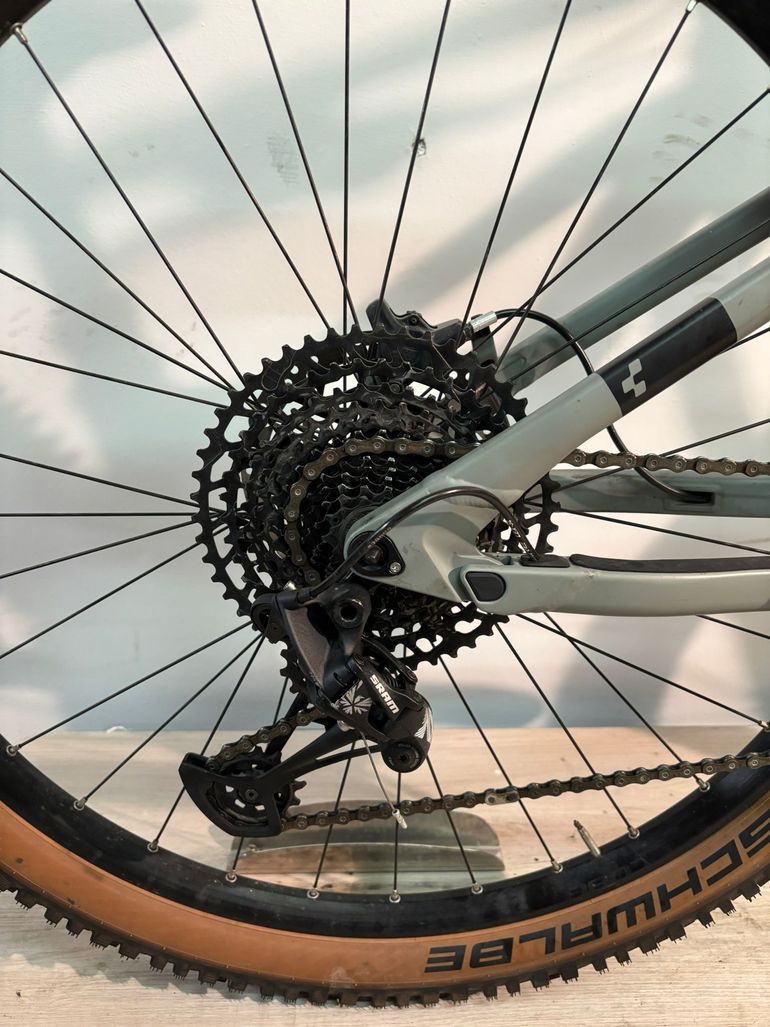 Used CUBE STEREO ONE22 PRO 2022 2022 Mountainbike, Light Gray, 27.5, 29 — image 14 of 15