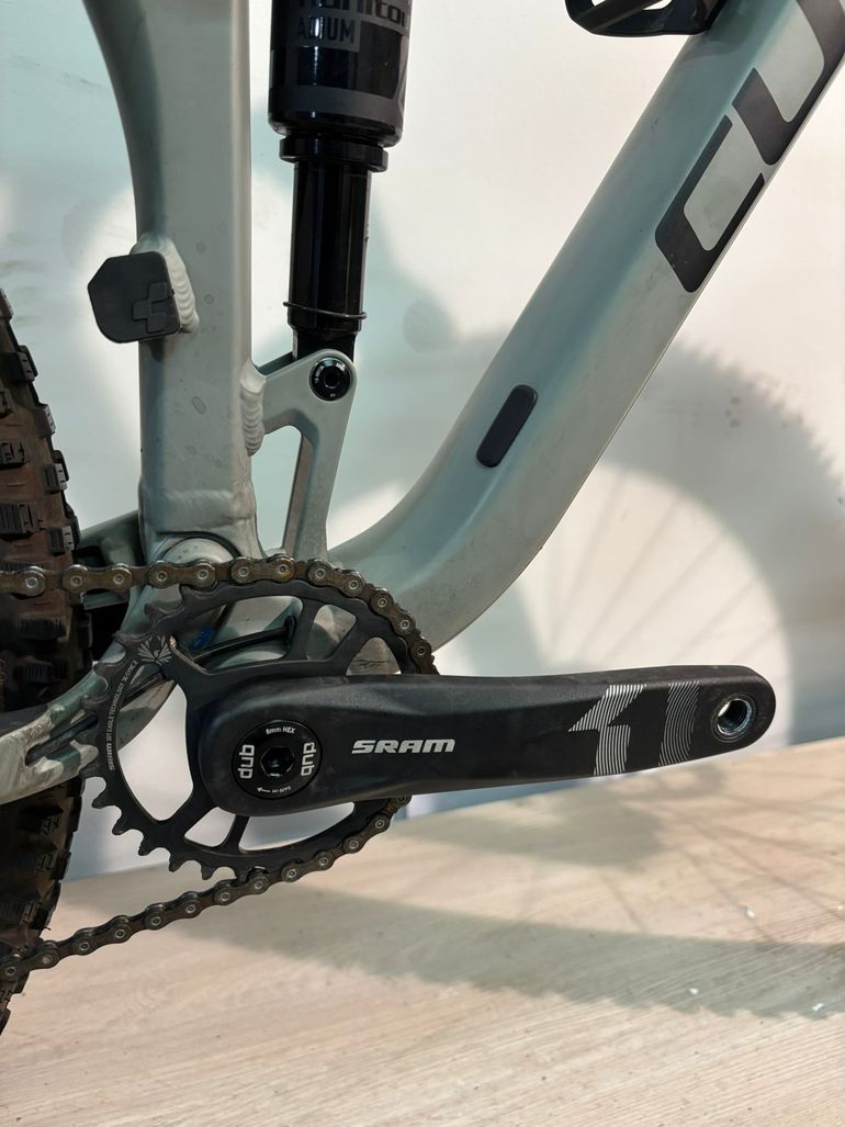 Used CUBE STEREO ONE22 PRO 2022 2022 Mountainbike, Light Gray, 27.5, 29 — image 13 of 15