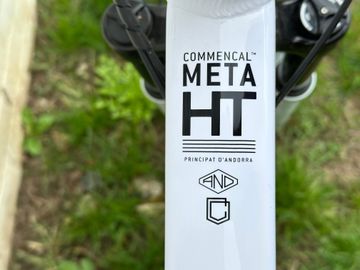 Used Commencal Meta Ht V3 2025 Mountainbike, White, 29 — image 6 of 9