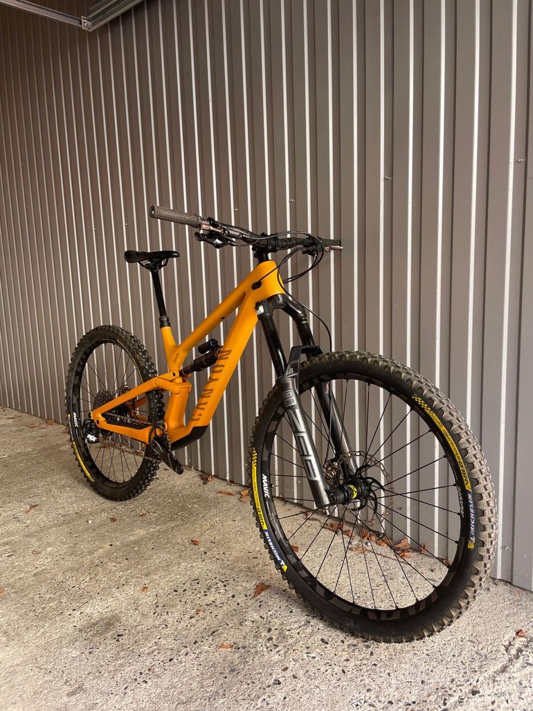 Canyon Torque CF7 29 (cadre Neuf) 2025 Mountainbike usato, Arancione — immagine 9 di 9