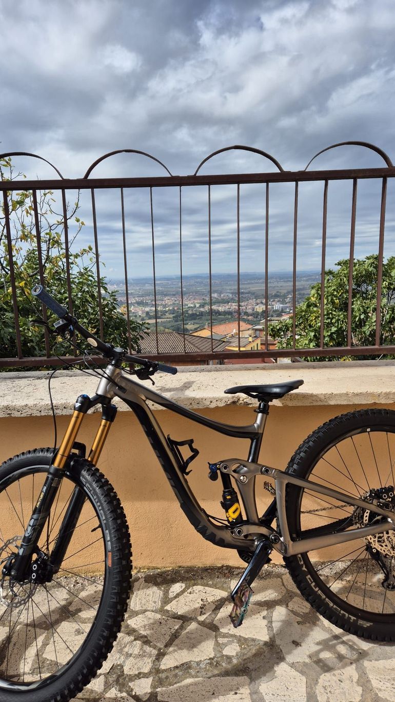 Used Giant Reign 29 2022 2022 Mountainbike, Black, 29 — image 3 of 6