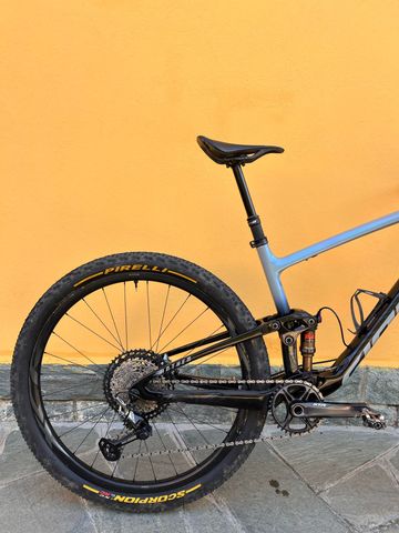 Used Giant Anthem 2025 Mountainbike, Light Gray — image 3 of 12