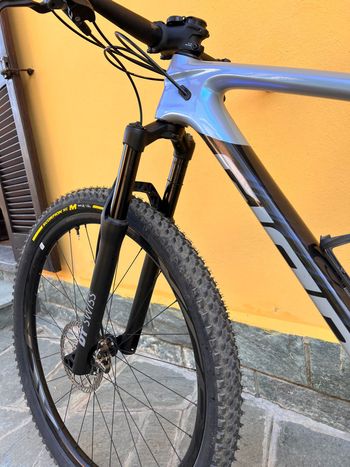 Used Giant Anthem 2025 Mountainbike, Light Gray — image 12 of 12