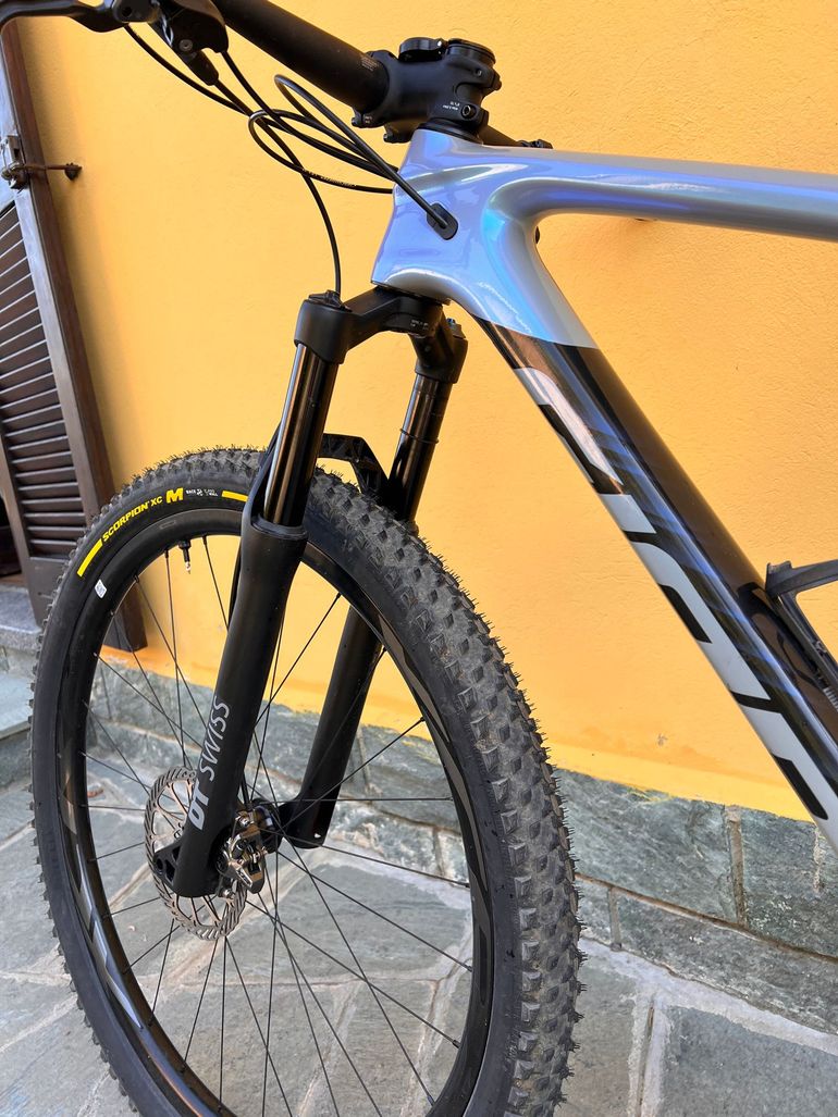 Used Giant Anthem 2025 Mountainbike, Light Gray — image 12 of 12