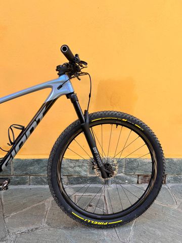 Used Giant Anthem 2025 Mountainbike, Light Gray — image 4 of 12