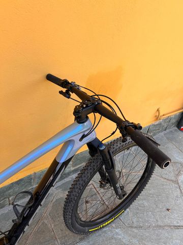 Used Giant Anthem 2025 Mountainbike, Light Gray — image 9 of 12