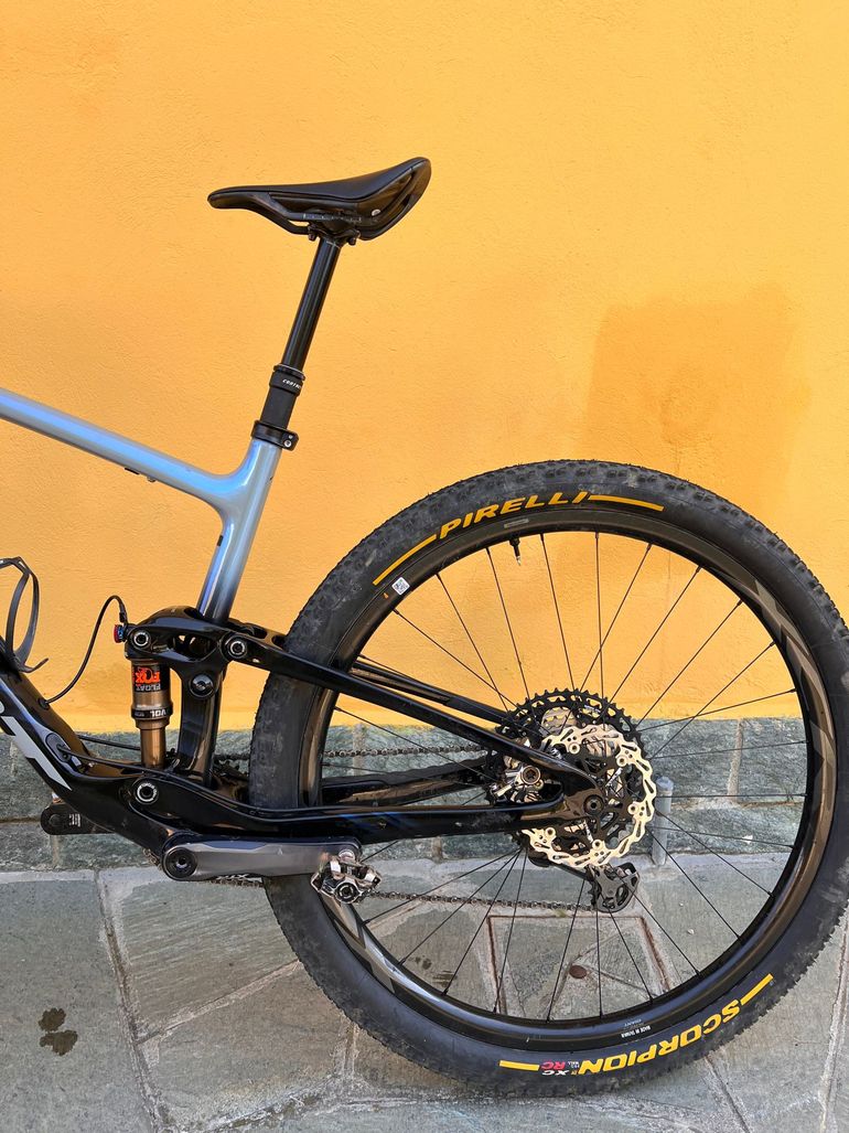 Used Giant Anthem 2025 Mountainbike, Light Gray — image 10 of 12