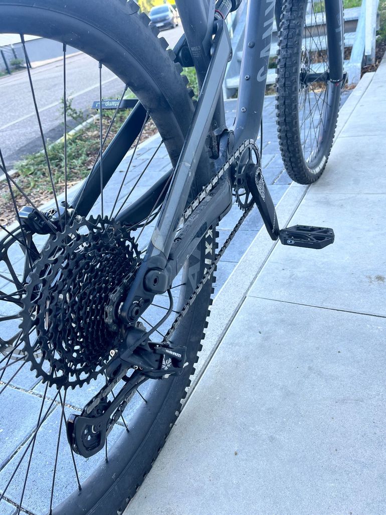 Used Canyon Spectral 5 2021 2021 Mountainbike, Light Gray, 27.5 — image 2 of 5