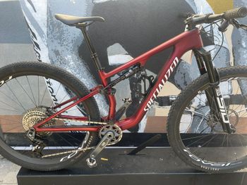 Used Specialized Epic 8 Expert 2024 2024 Mountainbike, Red, 29 — image 1 of 5