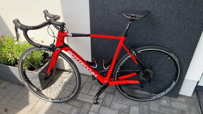 Used Bottecchia 8AVIO Revolution Carbon Shimano 105 Aerolenker DT Swiss 350 2022 Road & Gravel