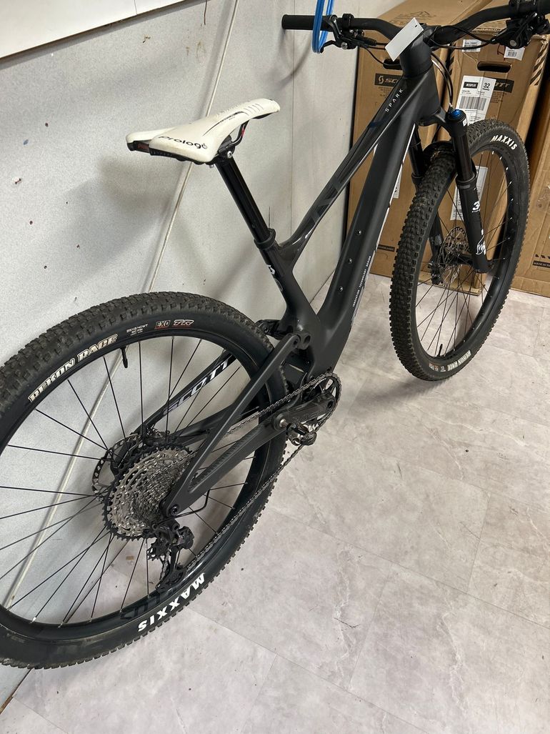Used Scott Spark RC Team 2024 2024 Mountainbike, Black, 29 — image 5 of 5