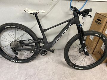 Used Scott Spark RC Team 2024 2024 Mountainbike, Black, 29 — image 1 of 5