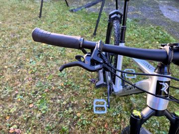 Used Radon Cragger 8.0 2024 2024 Mountainbike, Light Gray — image 4 of 6
