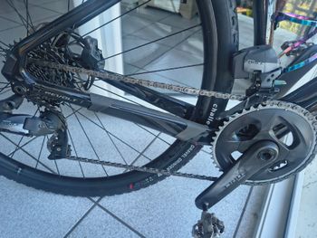 Used Giant Revolt SRAM Force eTap AXS 2022 Road & Gravel, Black — image 3 of 5