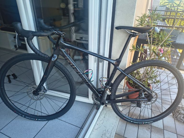 Used Giant Revolt SRAM Force eTap AXS 2022 Road & Gravel, Black — image 2 of 5
