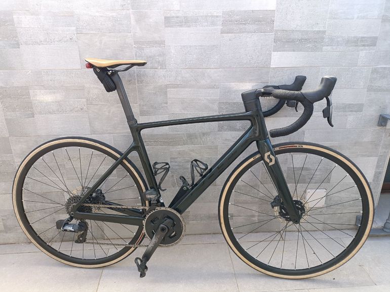 Used Scott Addict RC 20 2021 2021 Road & Gravel, Green — image 1 of 7