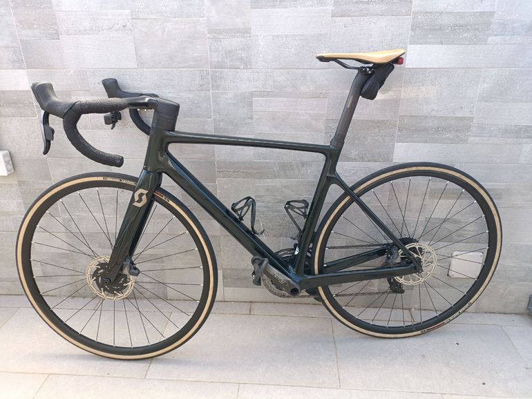 Used Scott Addict RC 20 2021 2021 Road & Gravel, Green — image 2 of 7