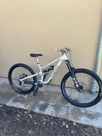 Canyon Torque Mullet AL 7 2023 2023 Mountainbike usato, Grigio chiaro — immagine 2 di 5