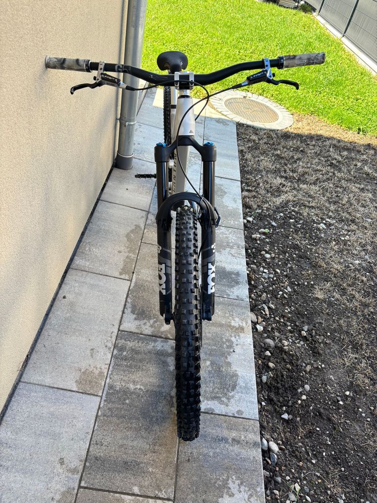 Canyon Torque Mullet AL 7 2023 2023 Mountainbike usato, Grigio chiaro — immagine 5 di 5